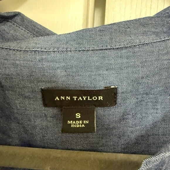 Ann Taylor Blue Chambray Denim Long Sleeve Button Down Shirt - Size Small - Picture 6 of 7